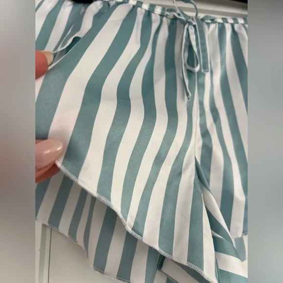 Gilly Hicks, Silk Shorts - Picture 3 of 6